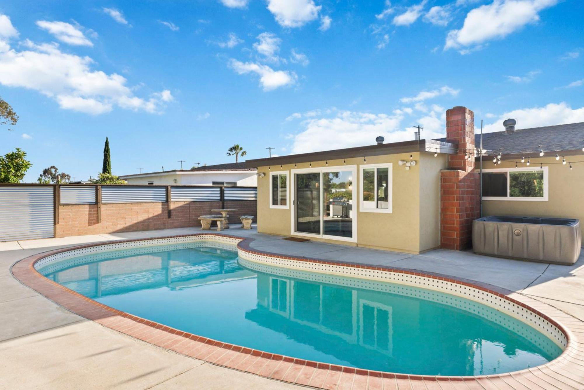 Beautiful Pool In The Heart Of * San Diego