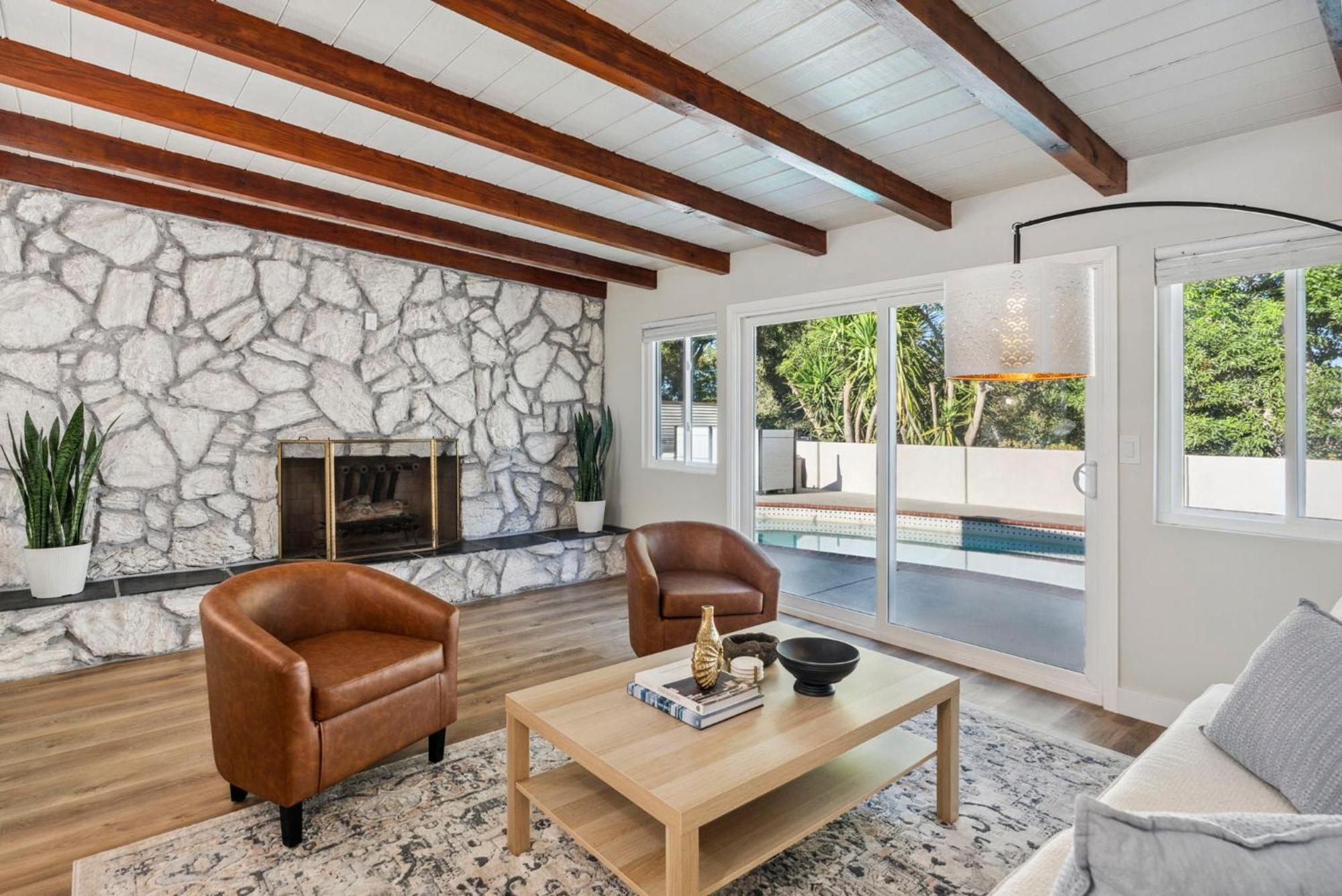 Beautiful Pool In The Heart Of Holiday home